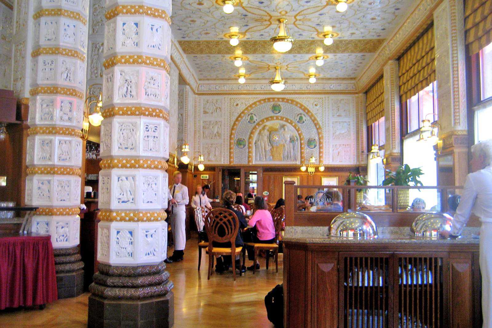 Free doughnuts at Café Imperial