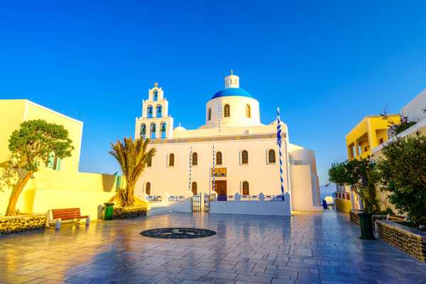 8 Best Things to Do in Oia