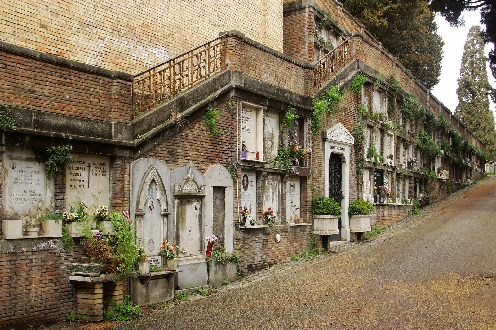 Verano Monumental Cemetary