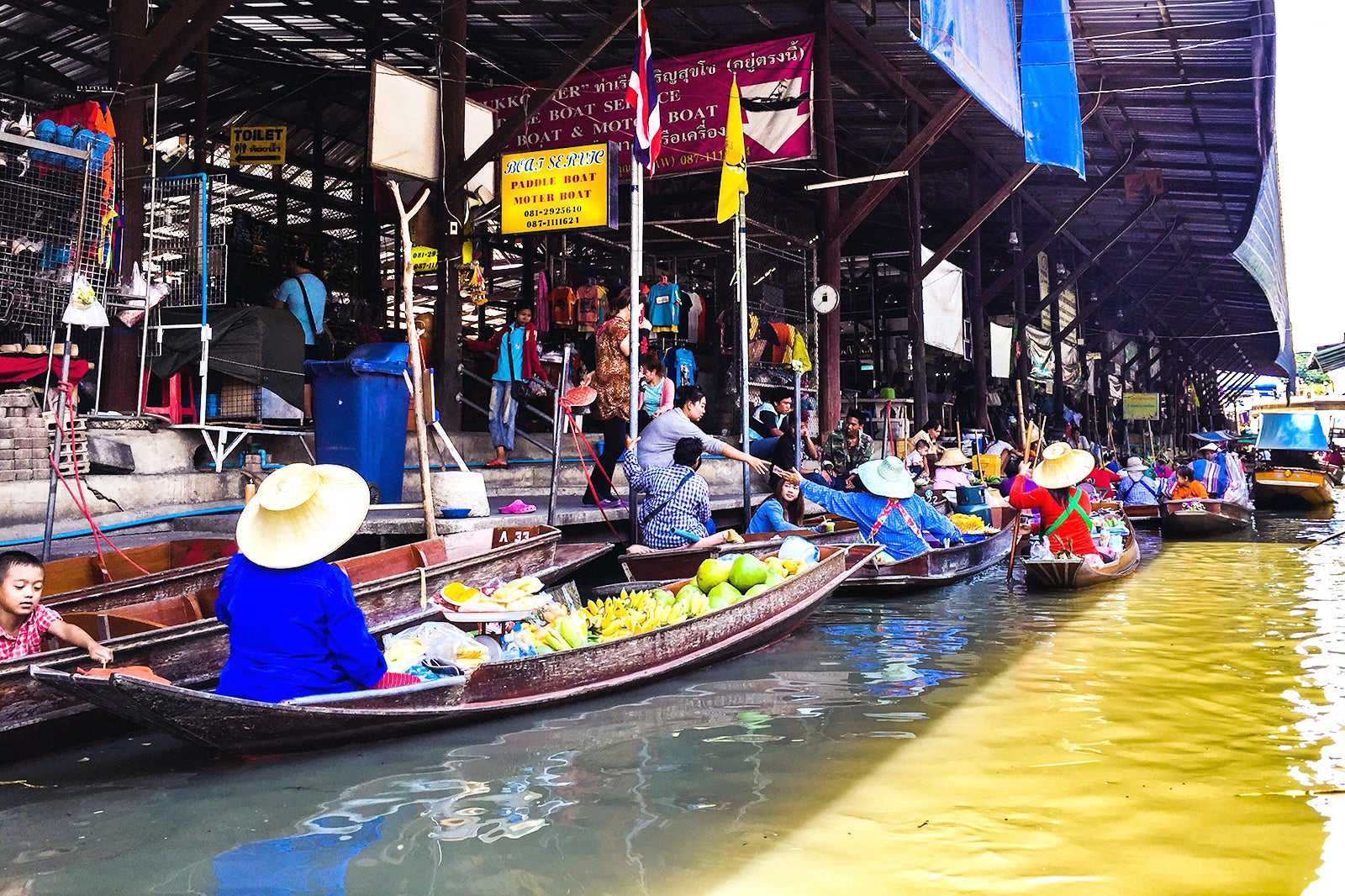 Visiting Bangkok’s Floating Markets: 6 Top Picks (2025)