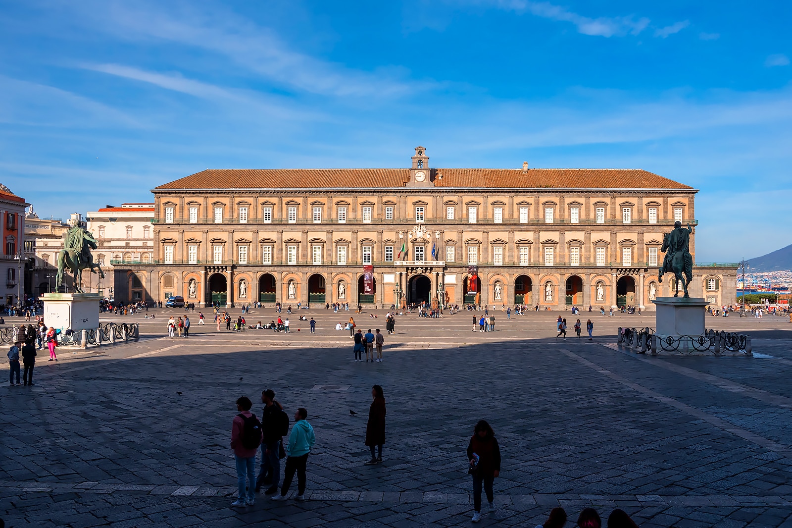 10 lieux emblématiques à Naples - Découvrez les monuments les plus ...