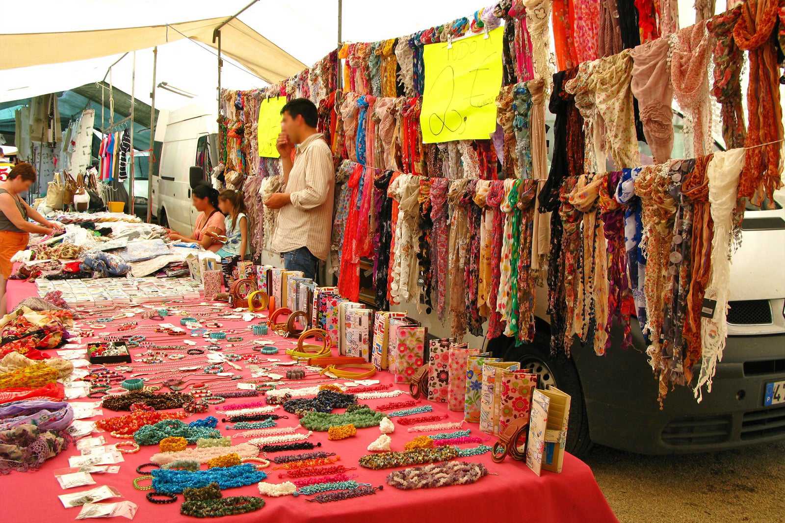 Flea market in Rua da Escolas