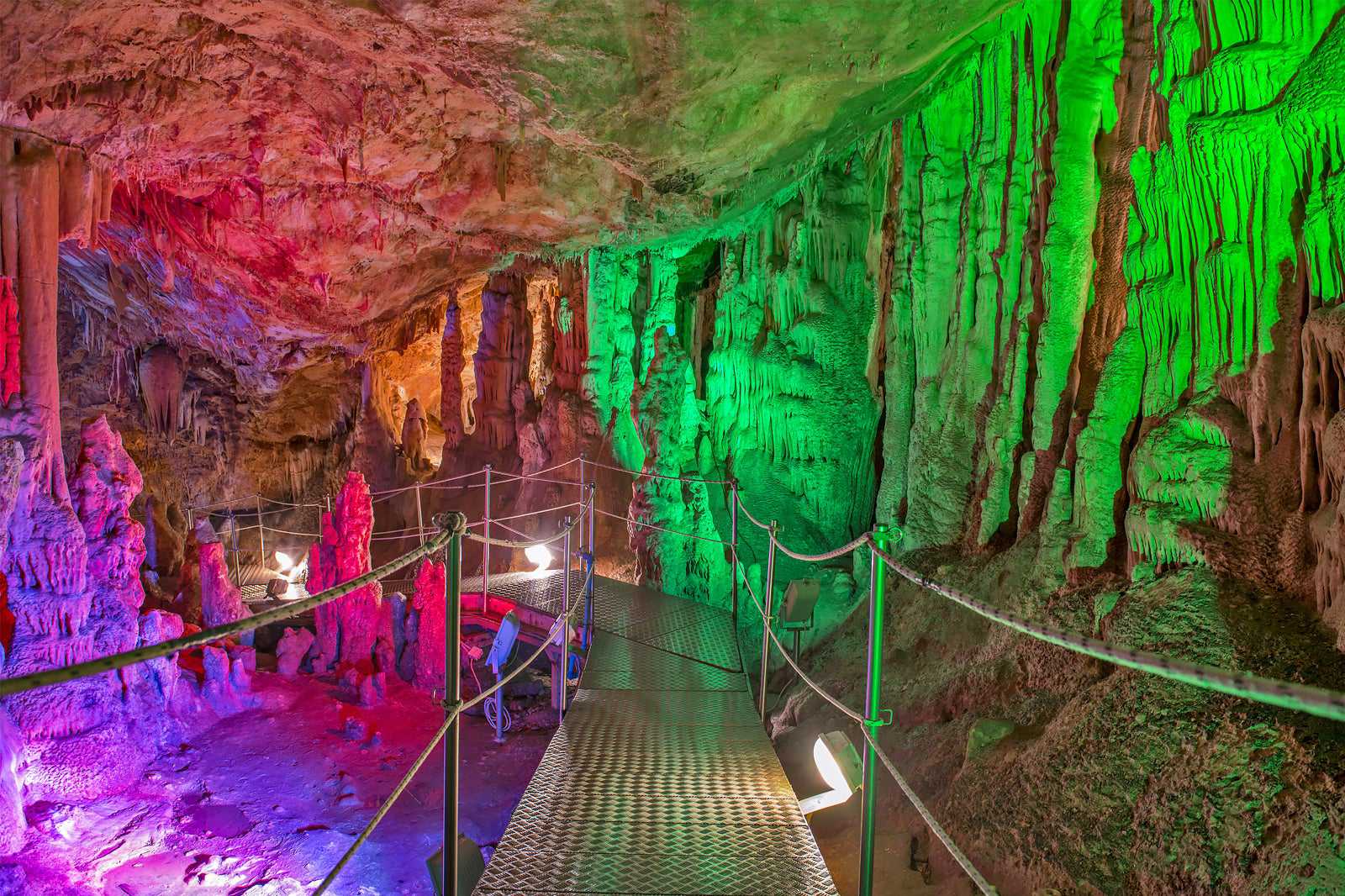 Sfendoni Cave