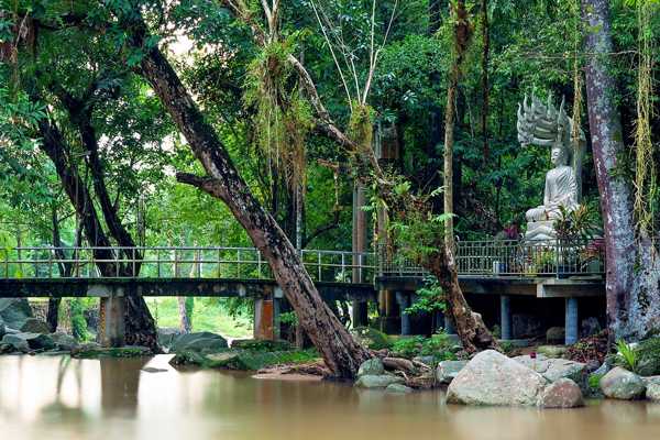 Hin Lad Waterfall Temple in Samui
