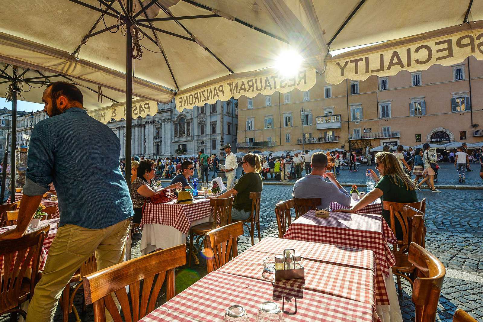 7:00 PM: Piazza Navona and Dinner