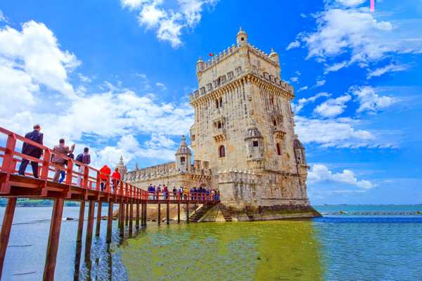10 Iconic Buildings and Places in Lisbon