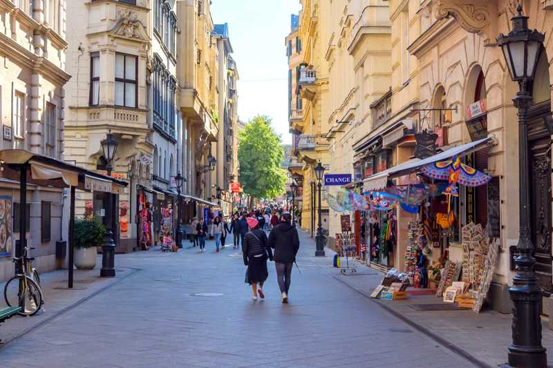 10 Best Places to Go Shopping in Budapest