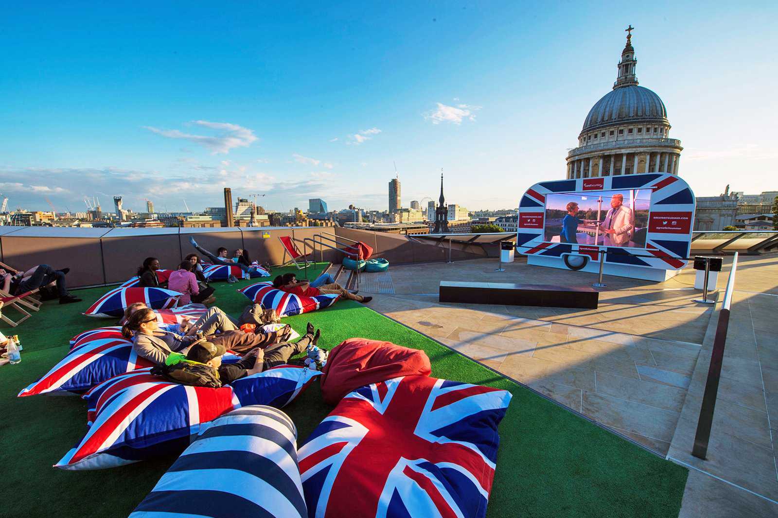 When is the best time to travel to London?
