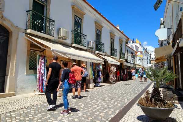 10 Best Places to Go Shopping in Albufeira