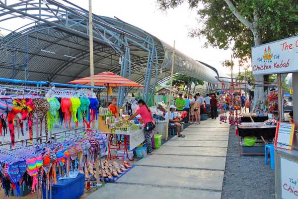 11 Best Places to Go Shopping in Chaweng
