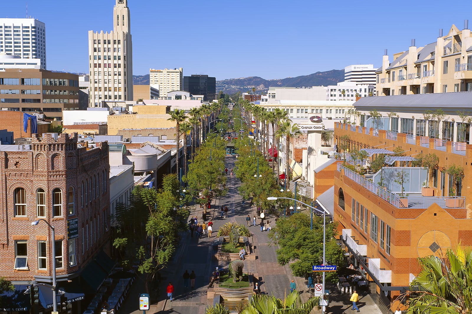 Third Street Promenade in Los Angeles - Go Guides