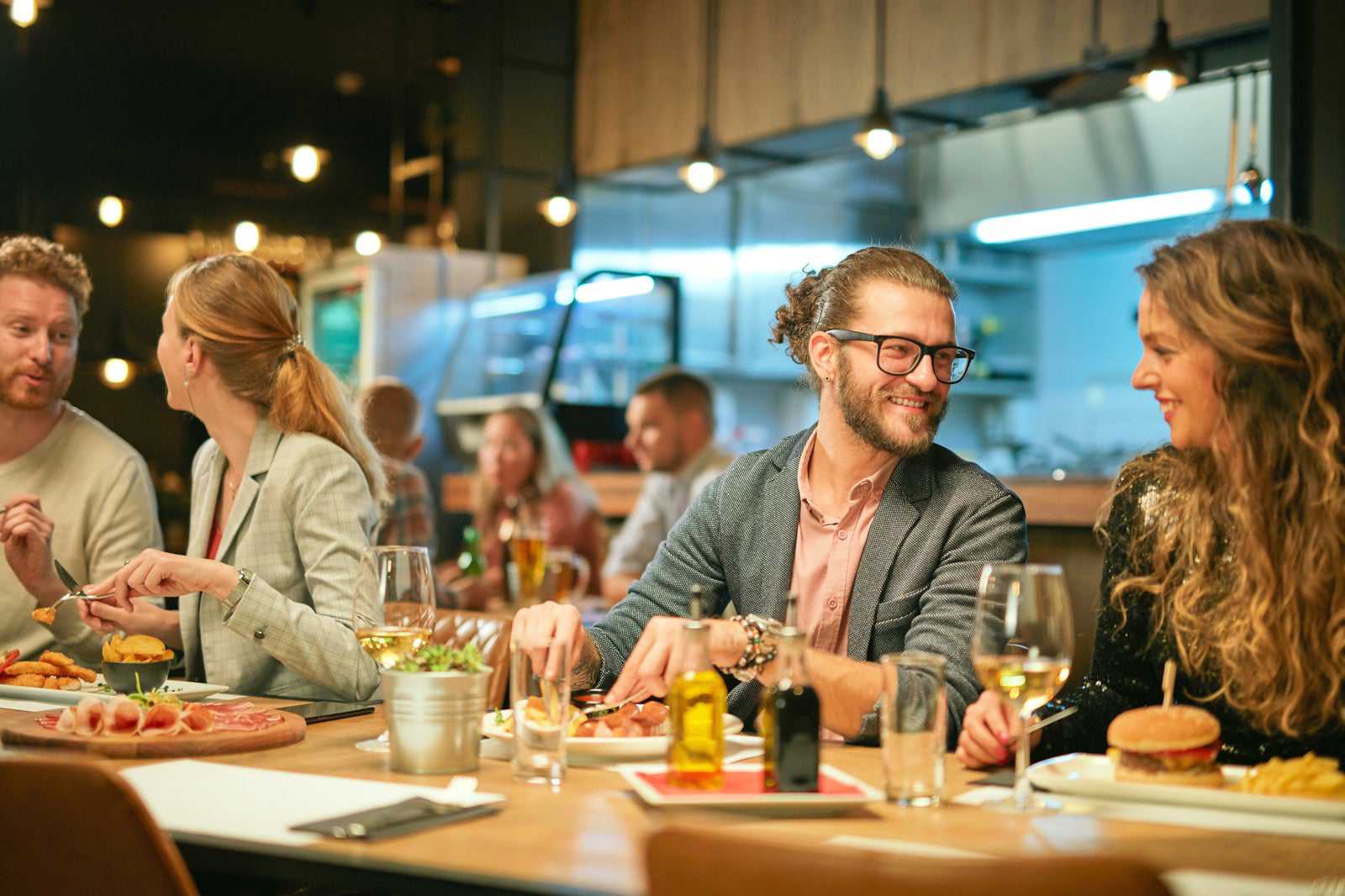 Metropolitan Cocktail Bar & Restaurant