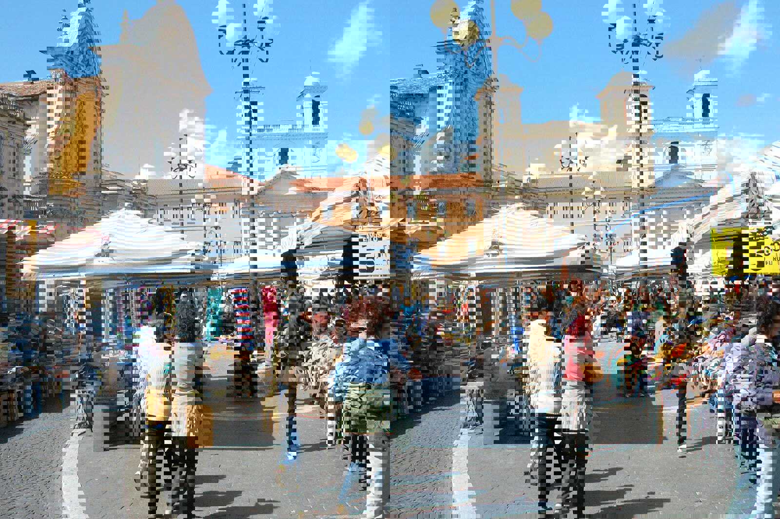 L’Aquila flea markets