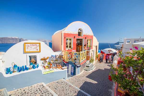 9 Best Places to Go Shopping in Santorini