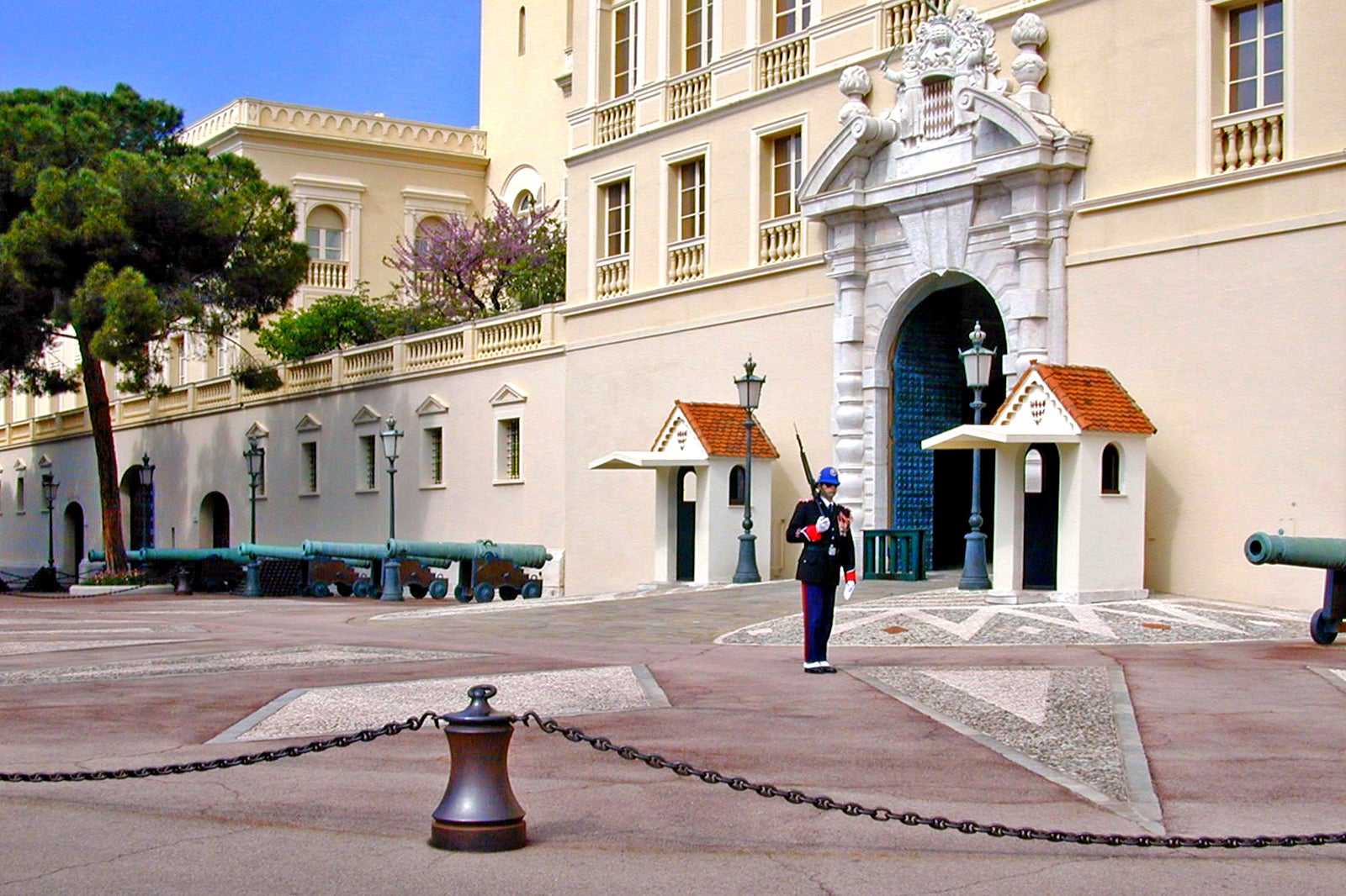 Head to Palais du Prince Square