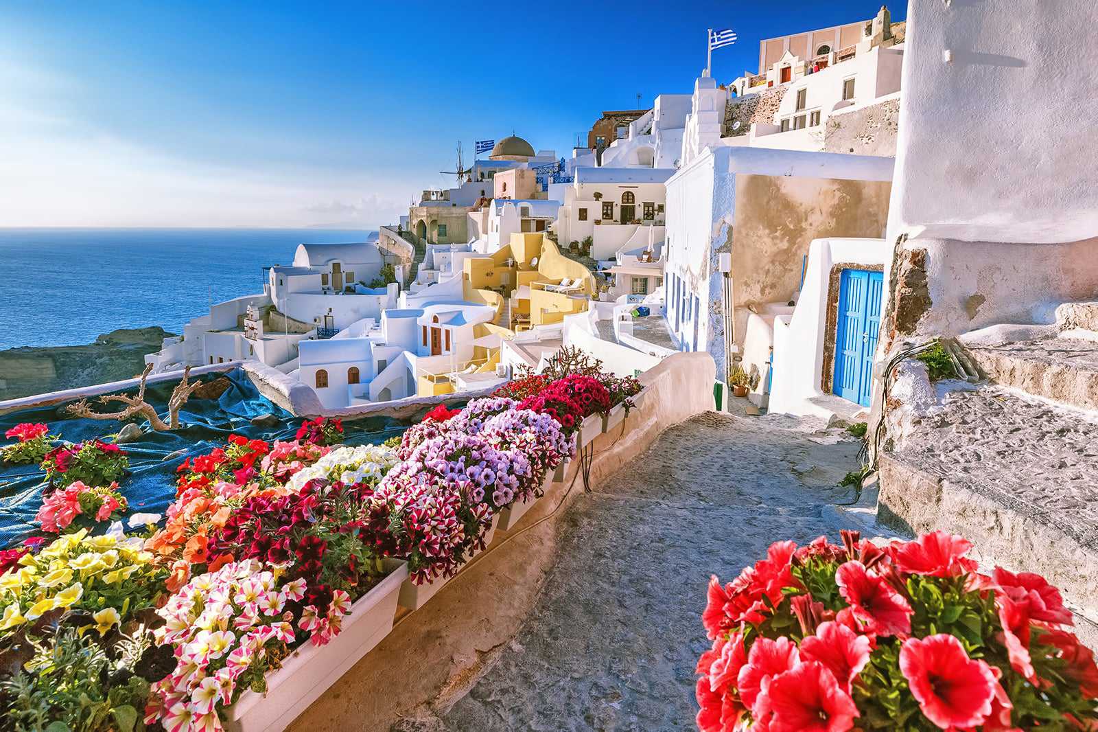 What are the main towns and villages on Santorini?