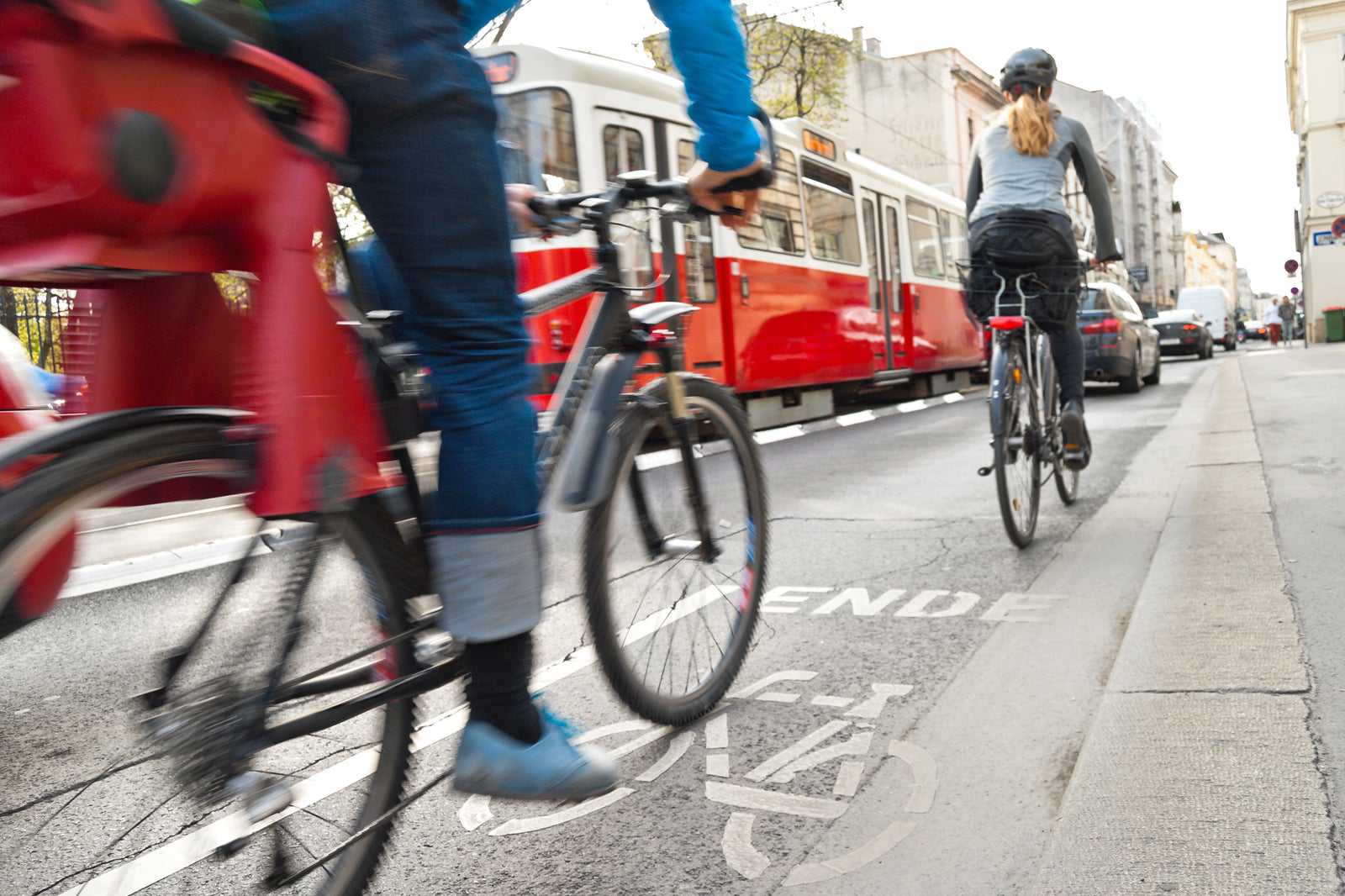 Walking along the fietspaden (bike paths)