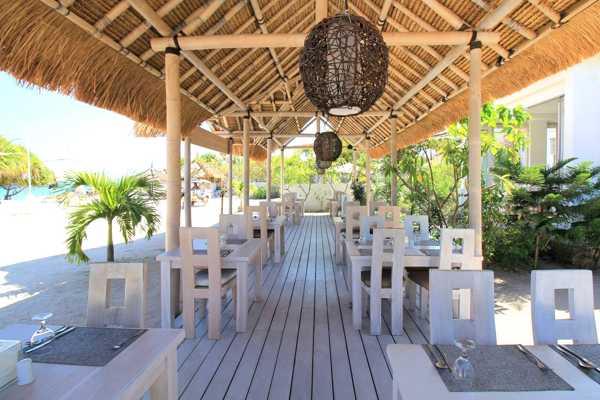 10 Best Restaurants in the Gilis