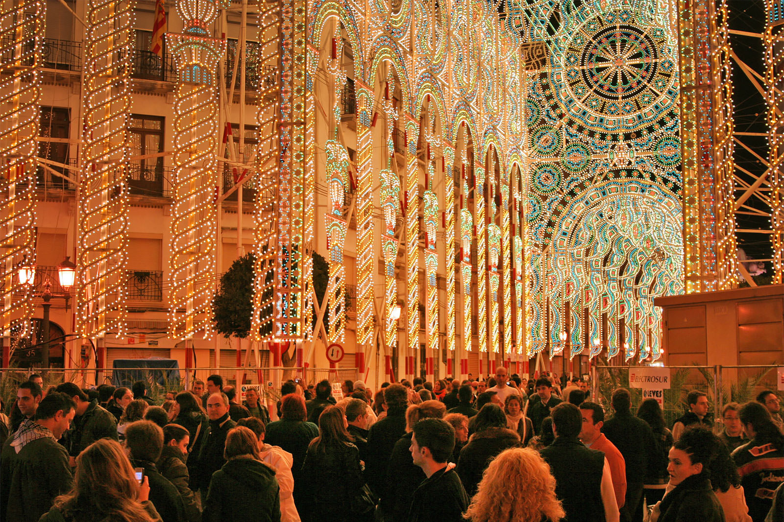 10-incre-bles-fiestas-que-solo-encontrar-s-en-espa-a-go-guides