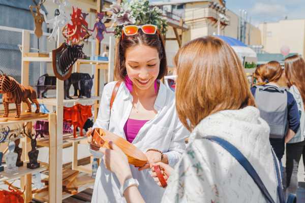 Artists and Fleas Market in Los Angeles