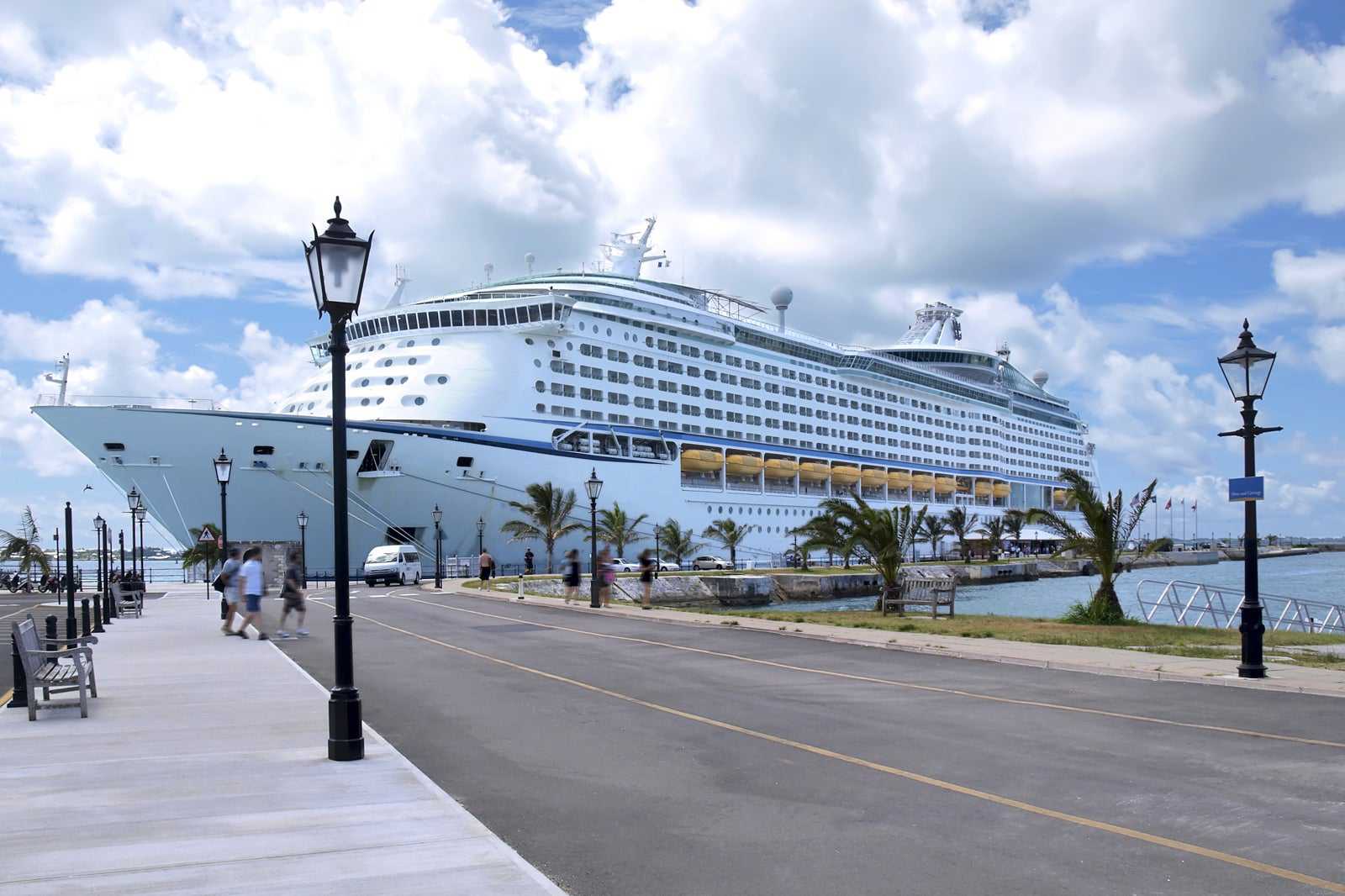 How to get to my hotel in Bermuda?