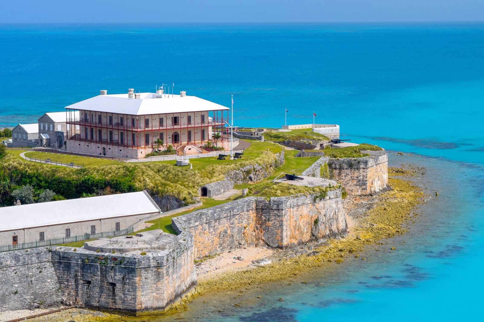 What are the main landmarks in Bermuda?