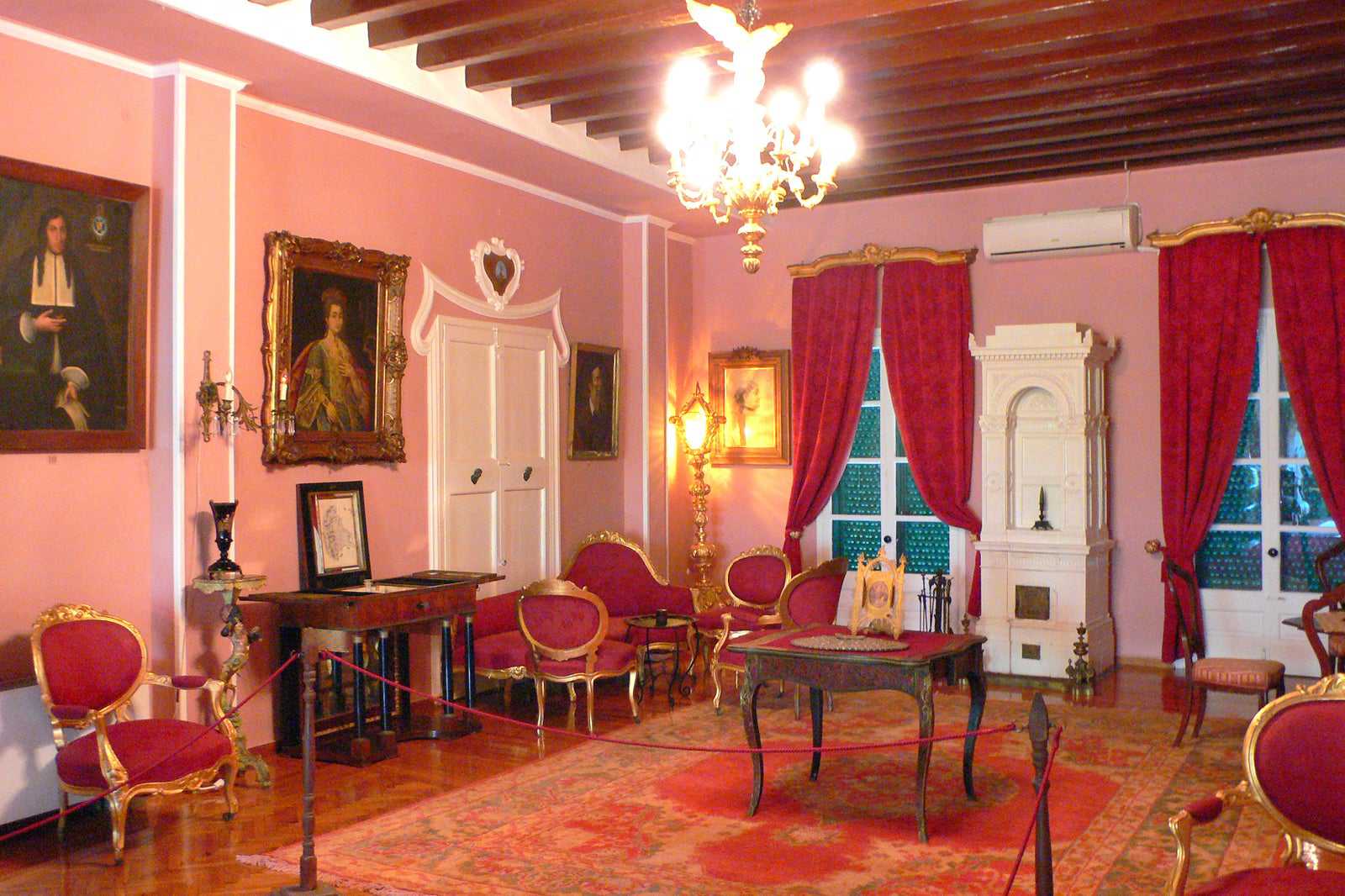 Roma’s Mansion