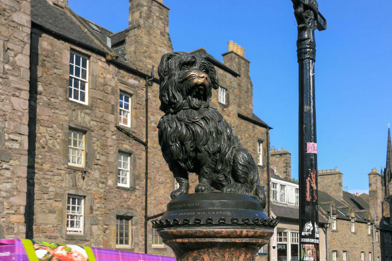 Rubbing the nose of Greyfriars Bobby
