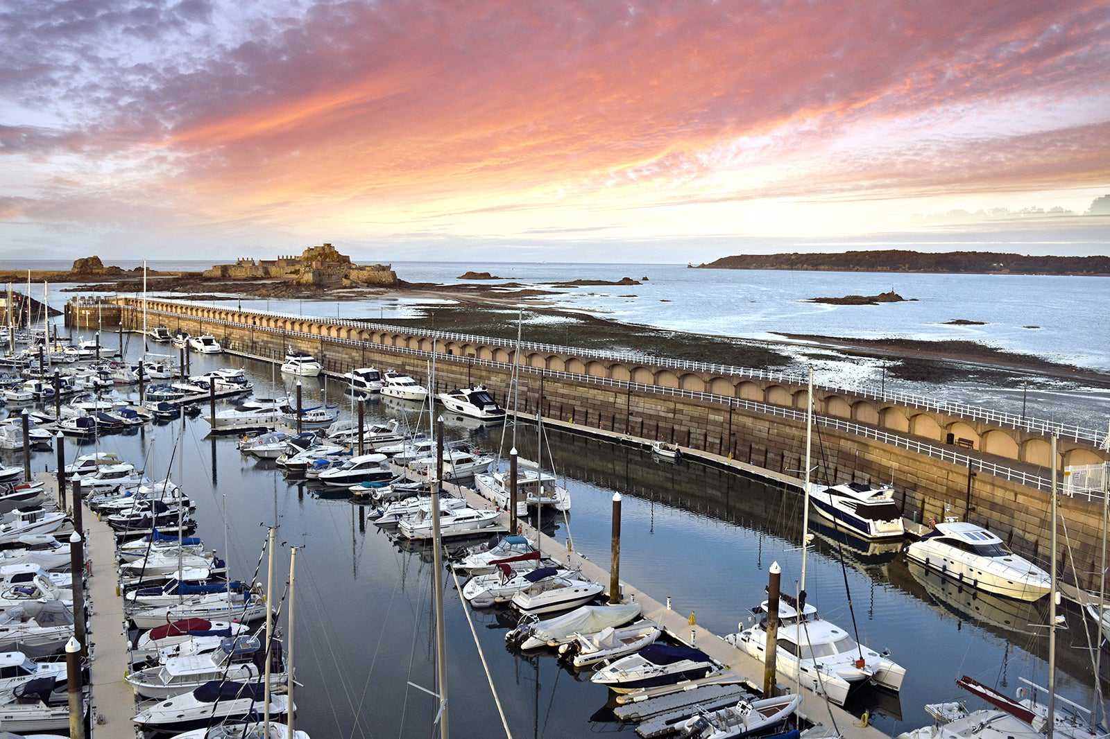 What are the main towns and villages in Jersey?