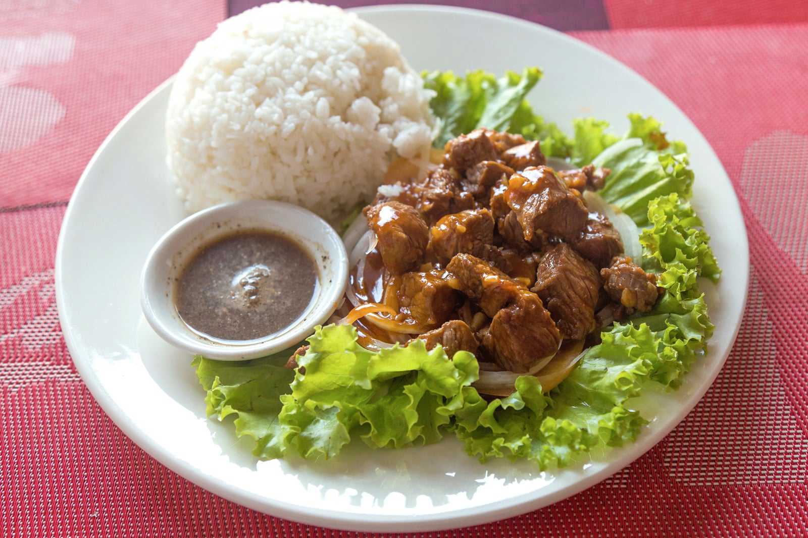 Lok lak (stir-fried beef in brown sauce)