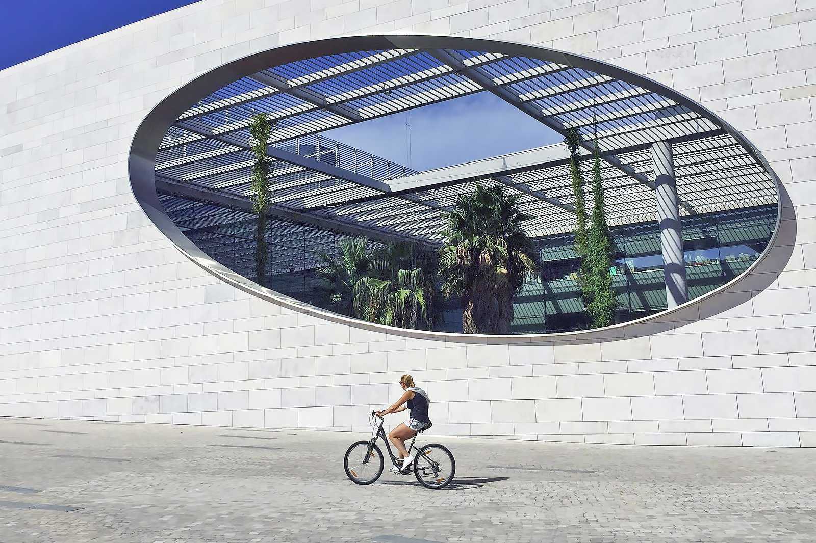 Cycle around Lisbon with Gira