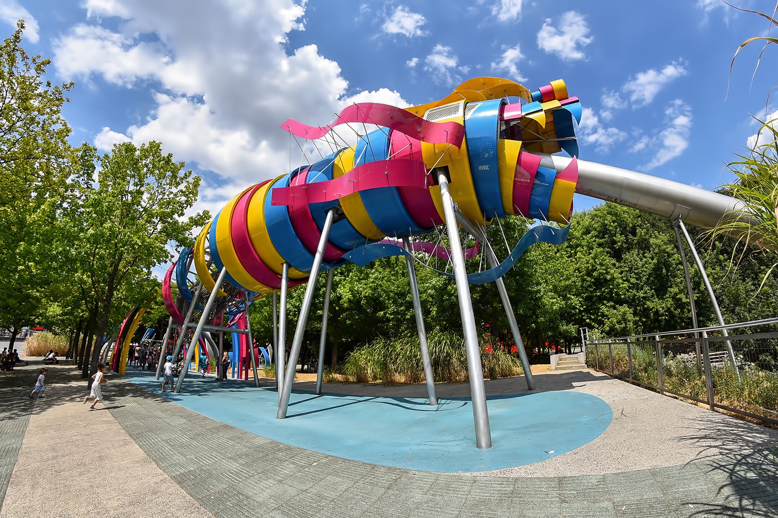 Parc de la Villette - Relax in an Urban Park With Vast Green Space ...