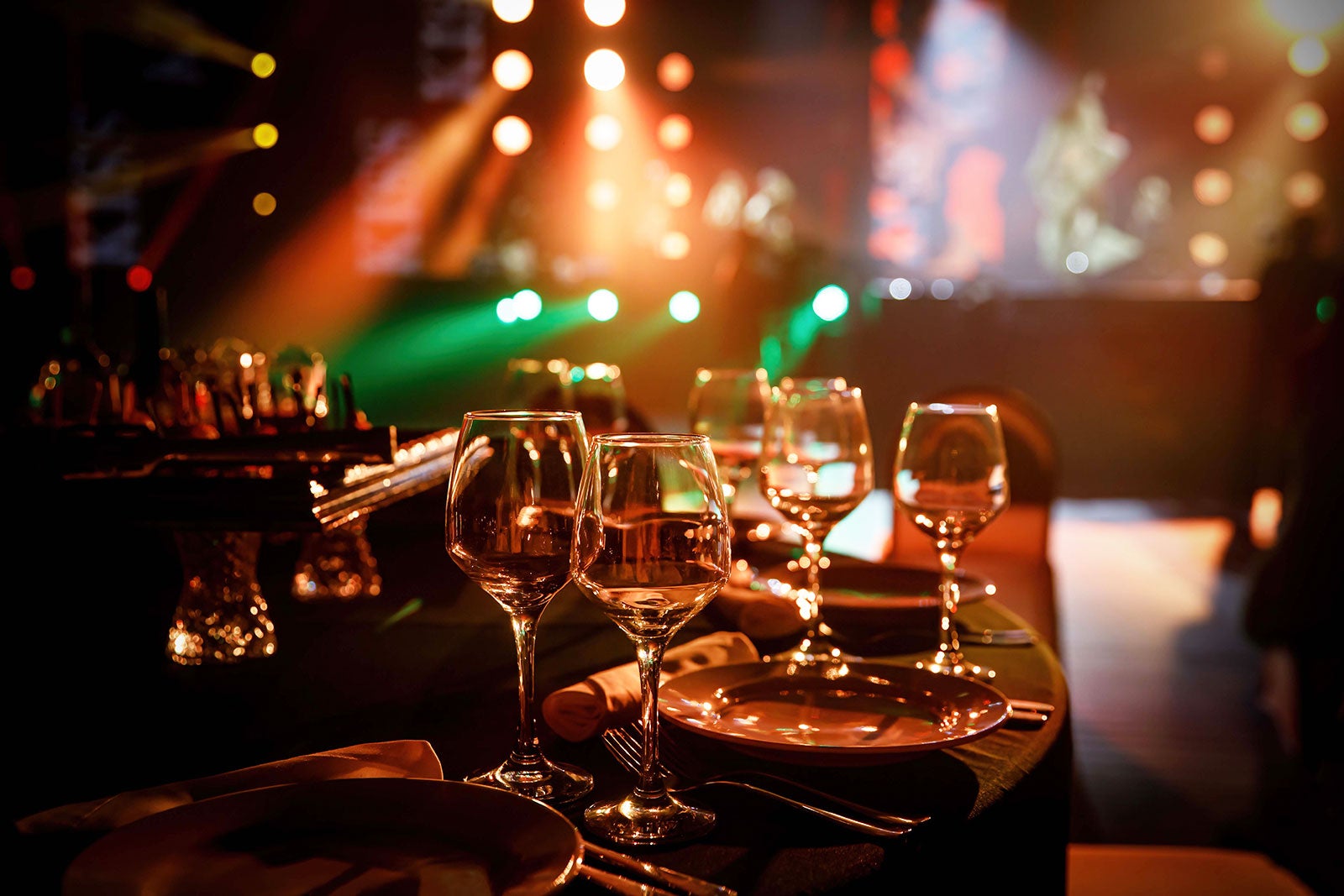 8 Best Dinner Shows In Pigeon Forge - Where’s The Best Place In Pigeon ...