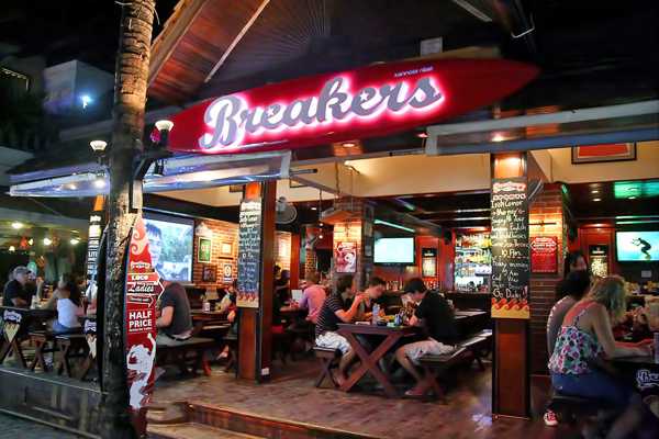 Breakers Bar & Grill in Phi Phi