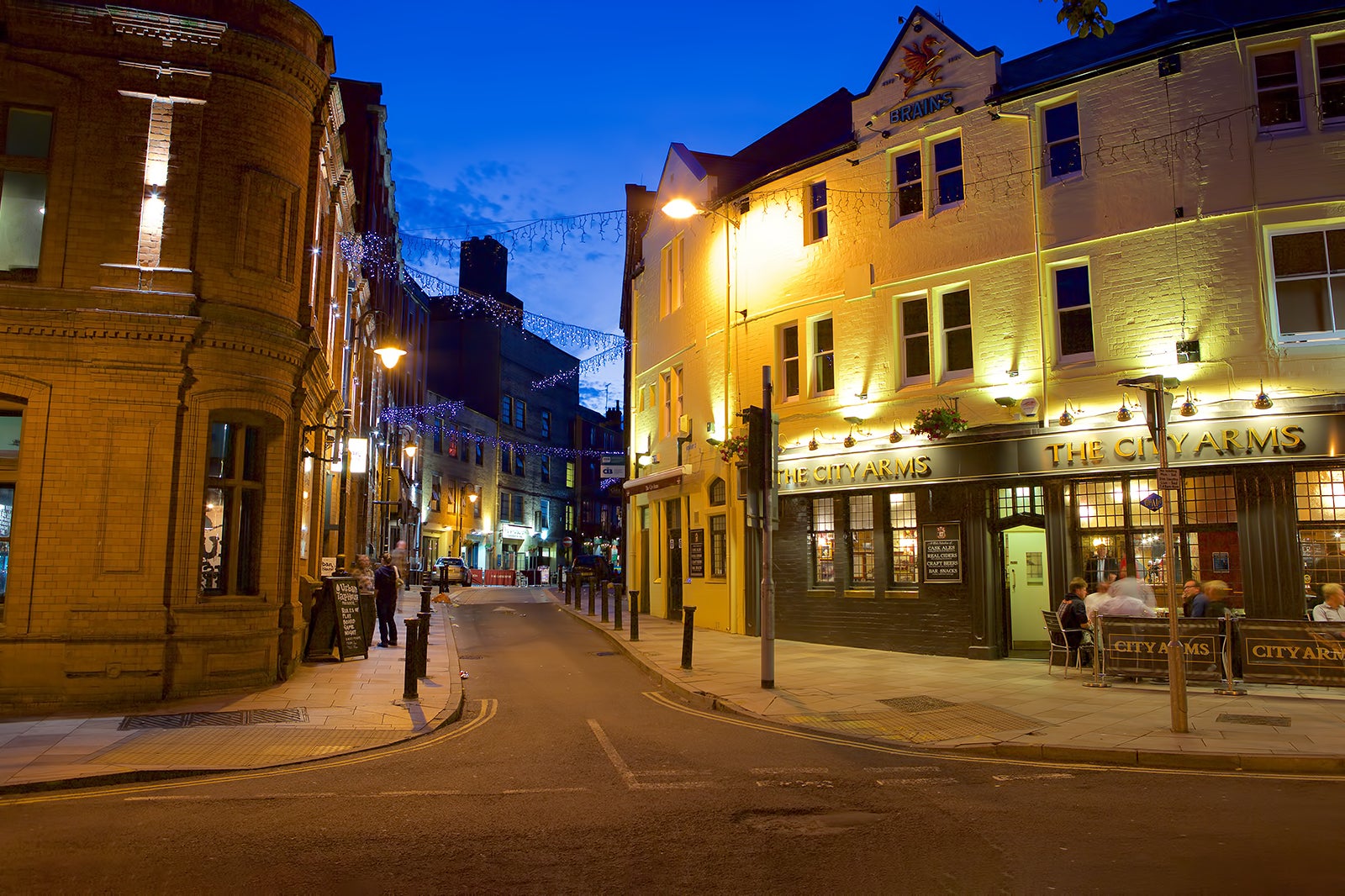 10 Most Iconic Pubs In Cardiff - Where To Enjoy A Pint In A Traditional ...