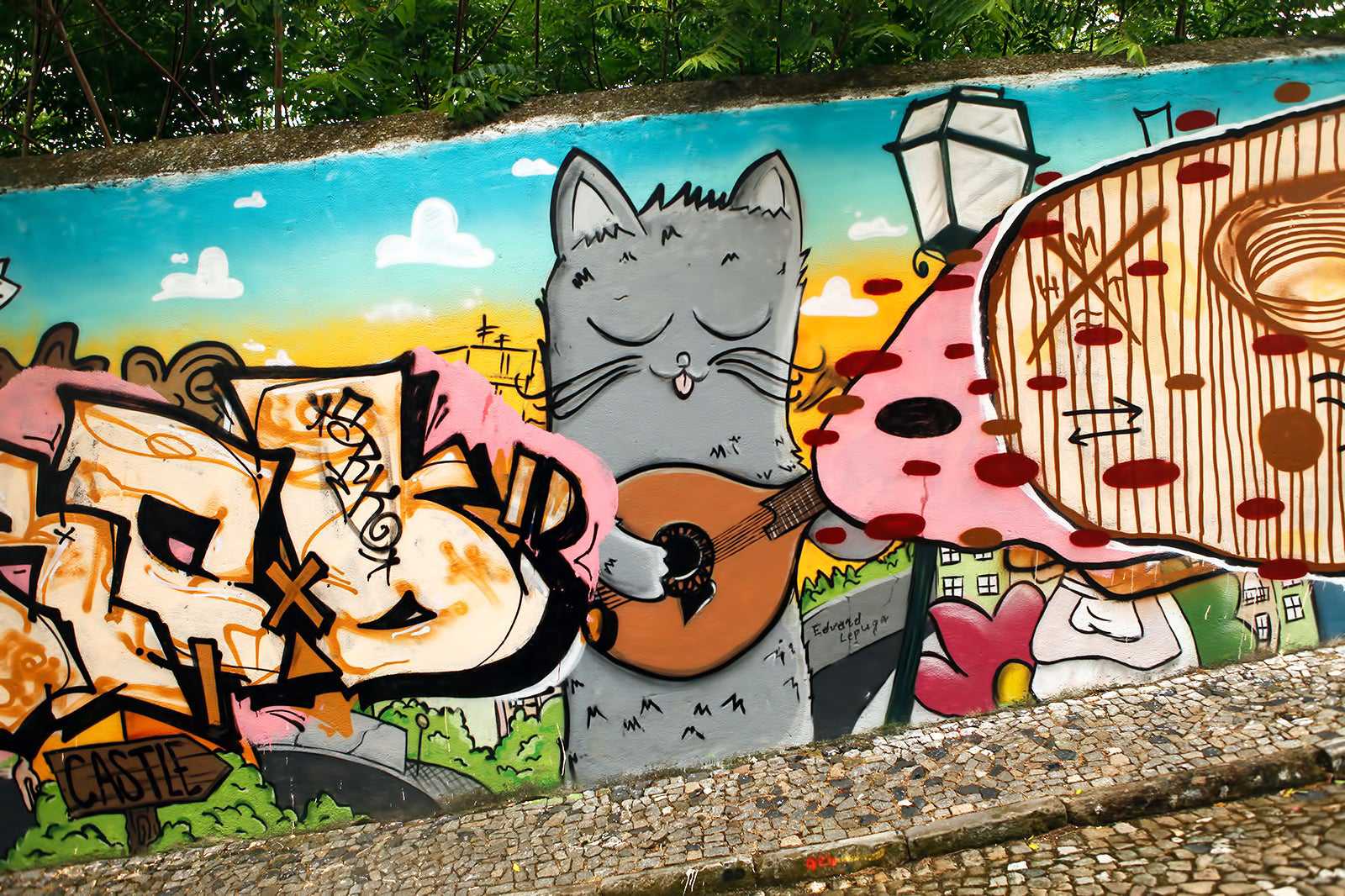 Street art on Calçada da Glória