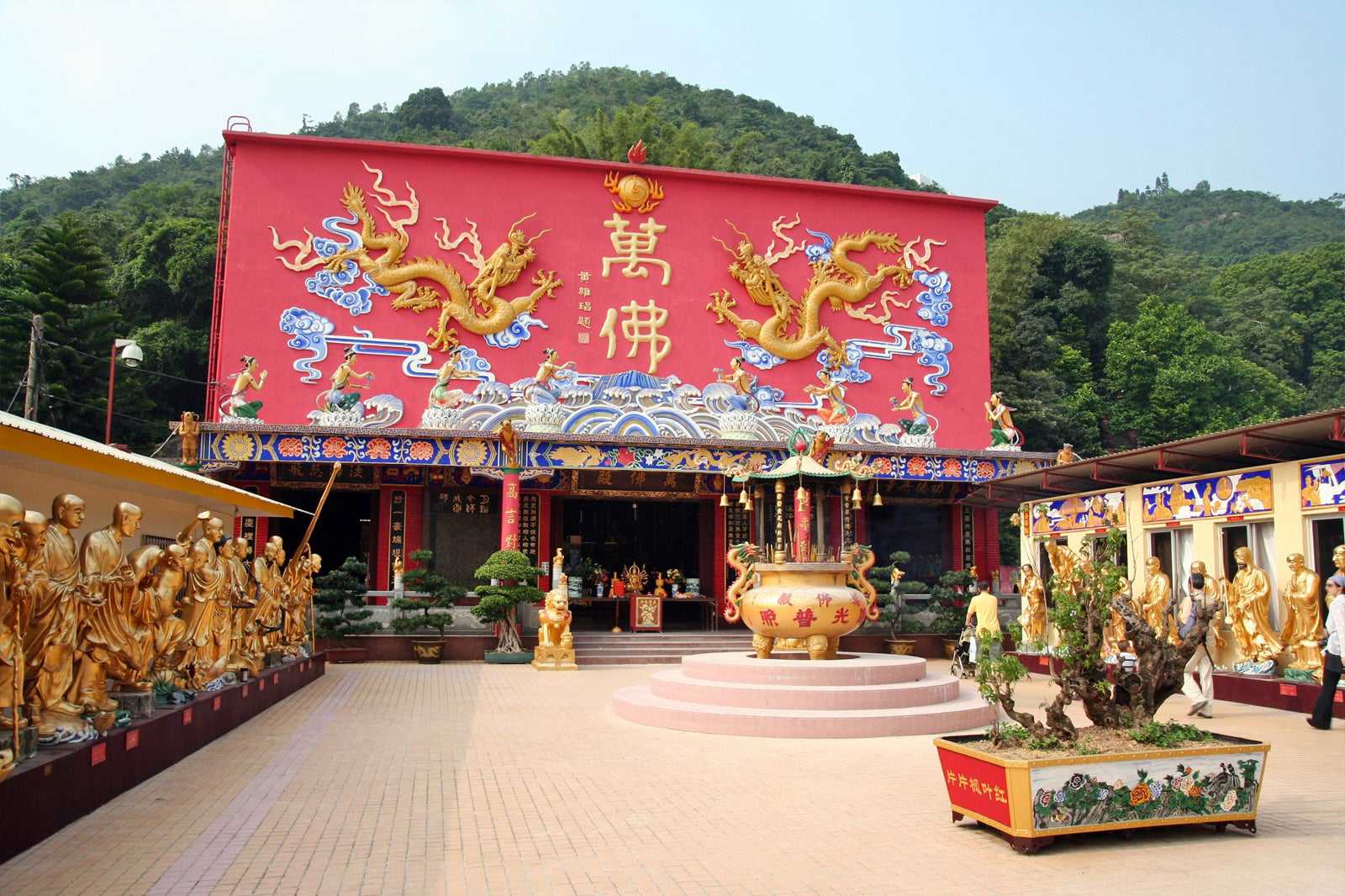 Ten Thousand Buddhas Monastery