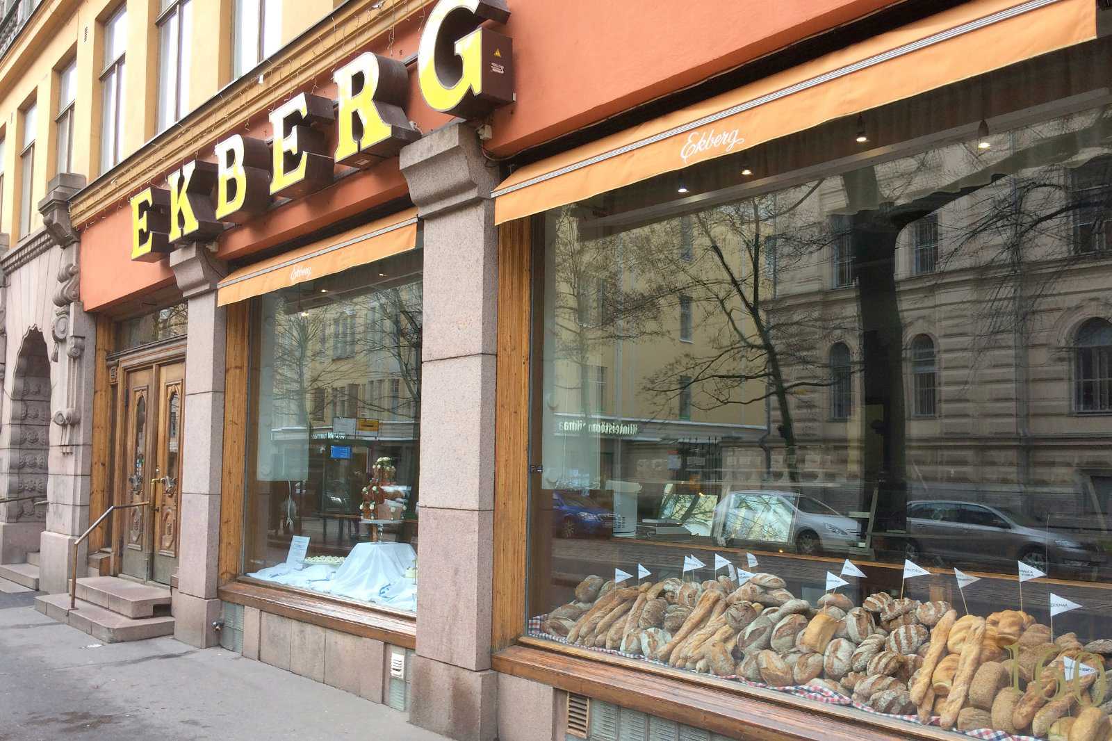 Share a cake at Ekberg