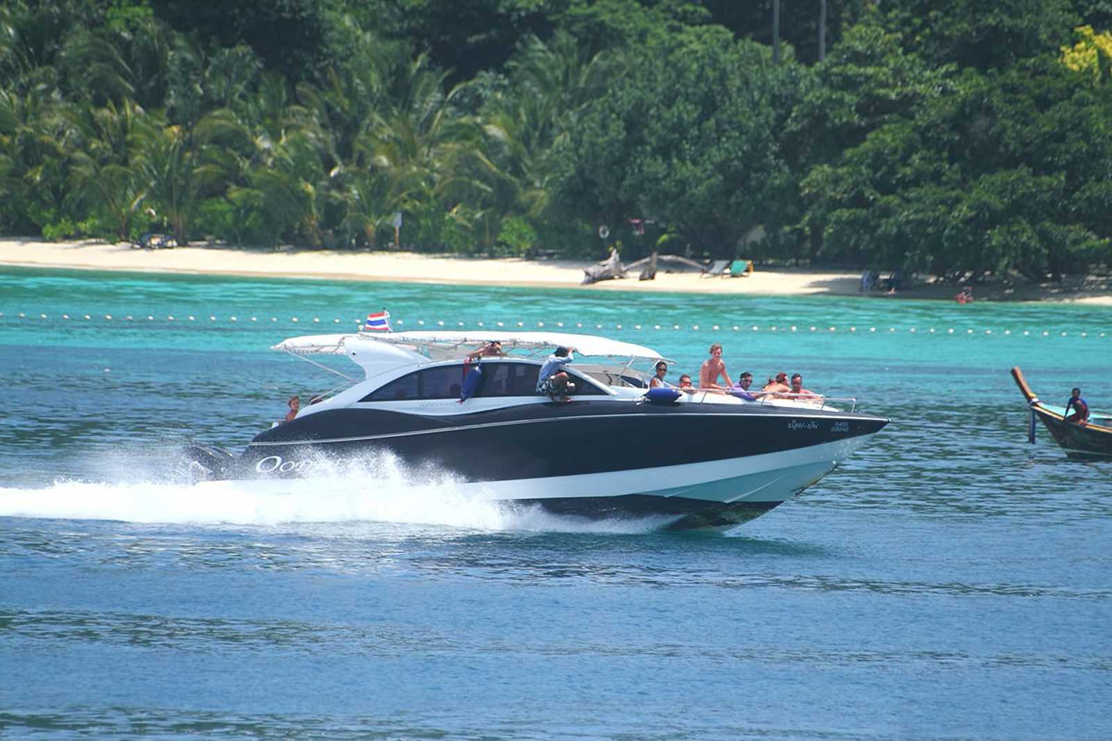 Speedboat to Phi Phi