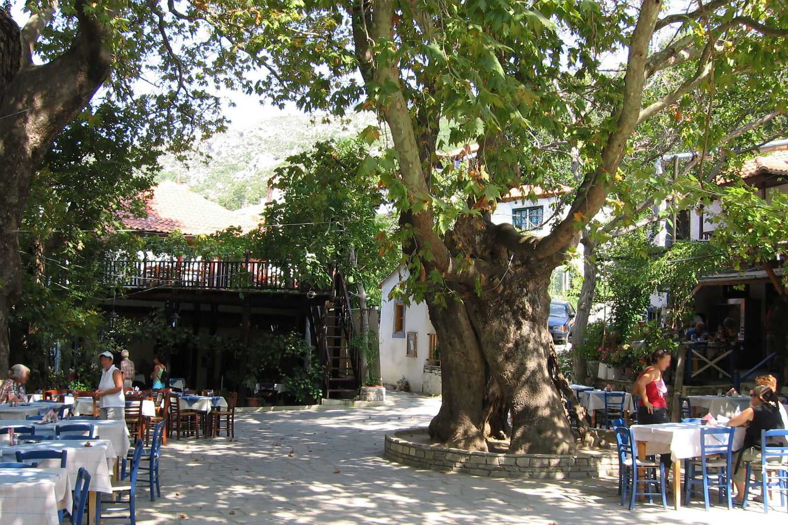 Mikro and Megalo Kazaviti