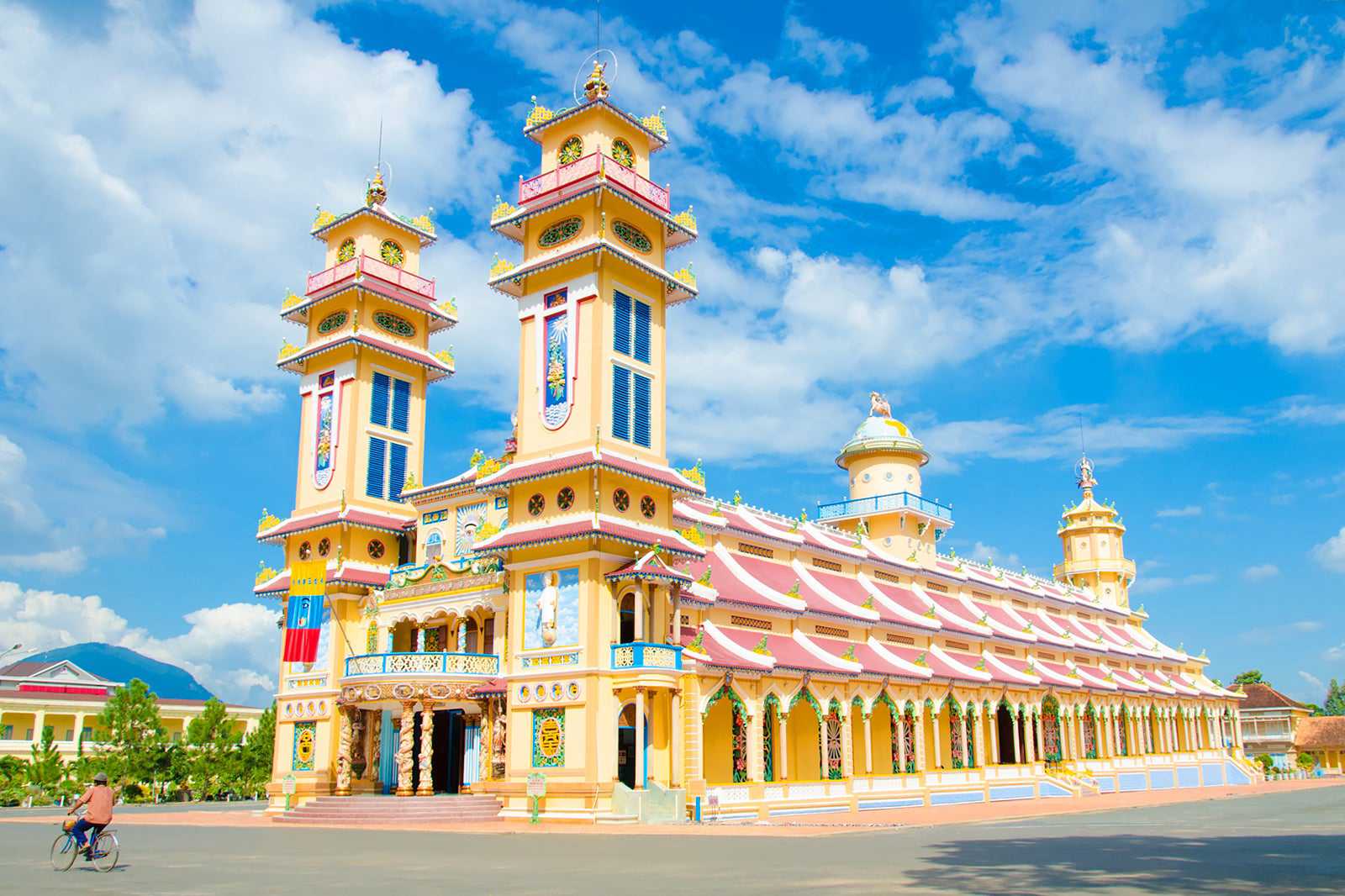 Cao Dai Temple