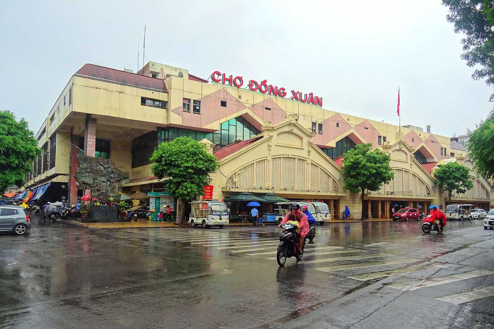 Dong Xuan Market