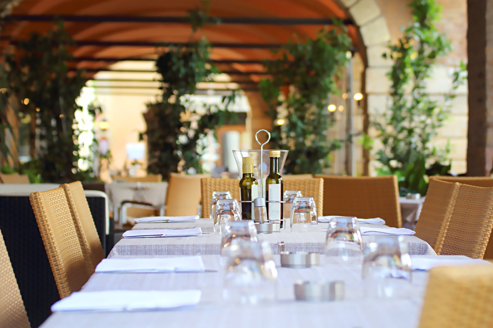 restaurants near hotel victoria turin