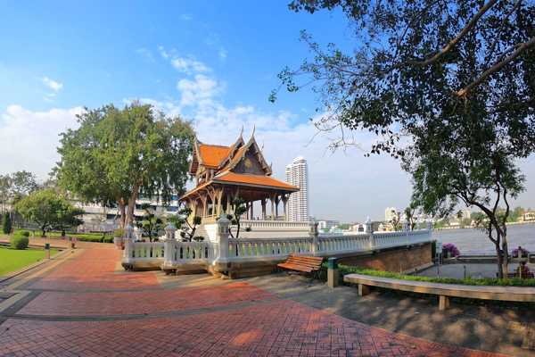 7 Cool Places on Phra Athit Road
