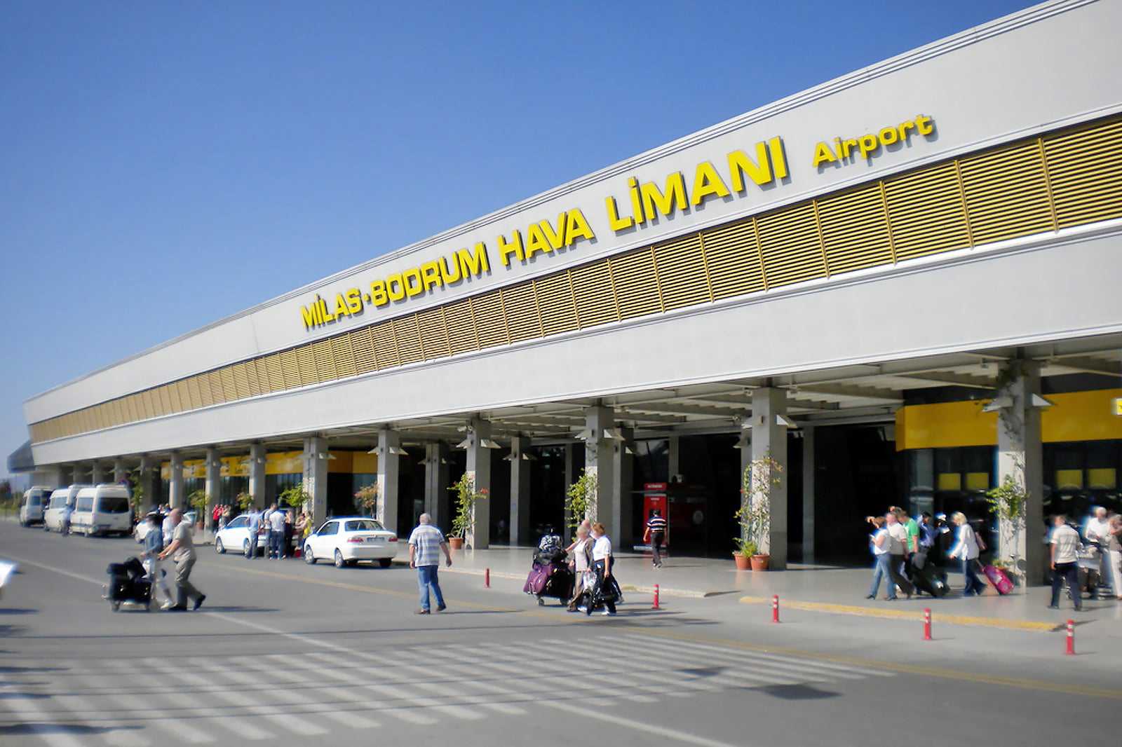 Use the Havas Airport bus instead of a taxi