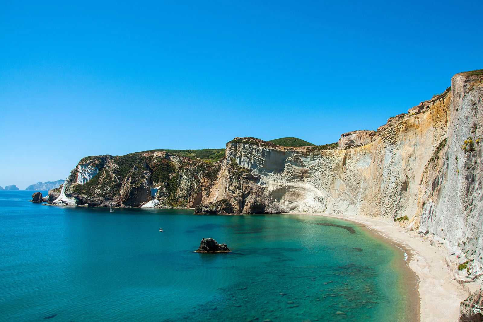 Chiaia di Luna Beach