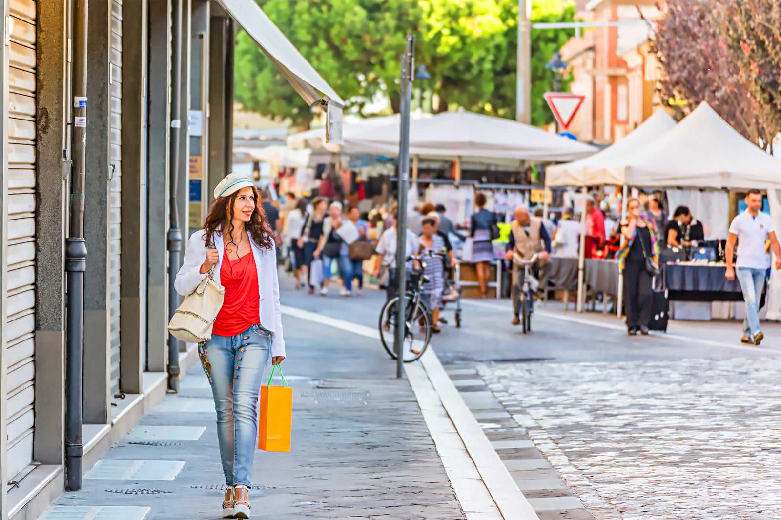 10 Best Places to Go Shopping in Rimini