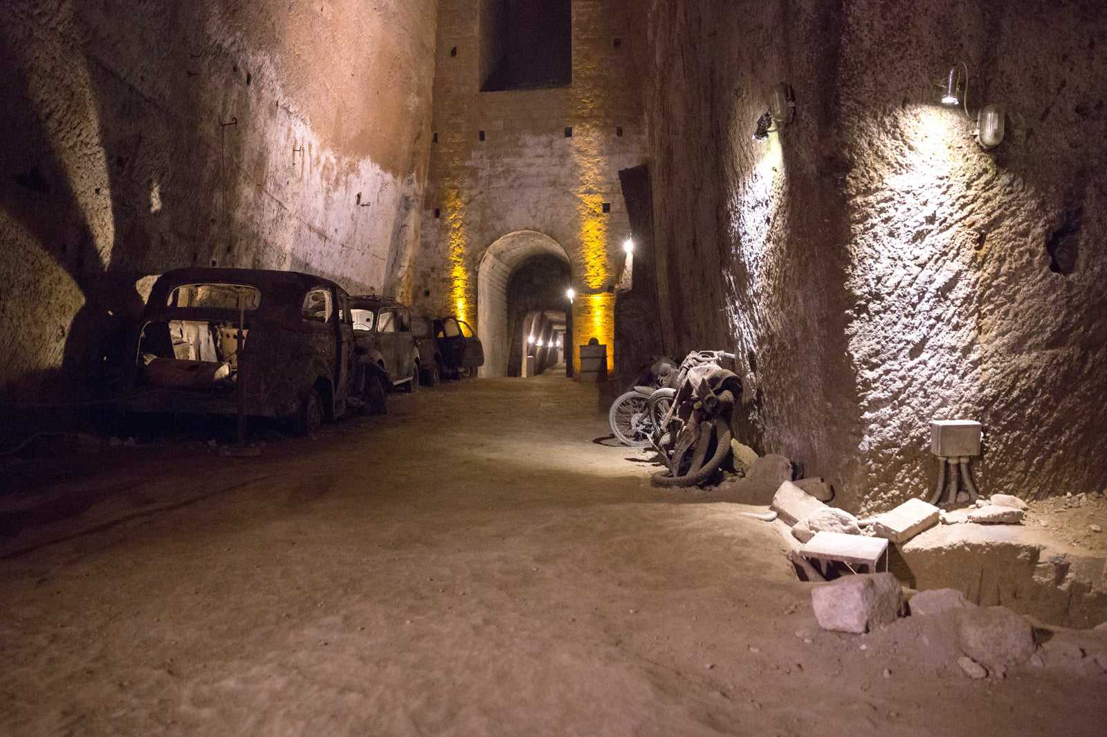 Bourbon Tunnel (Galleria Borbonica)