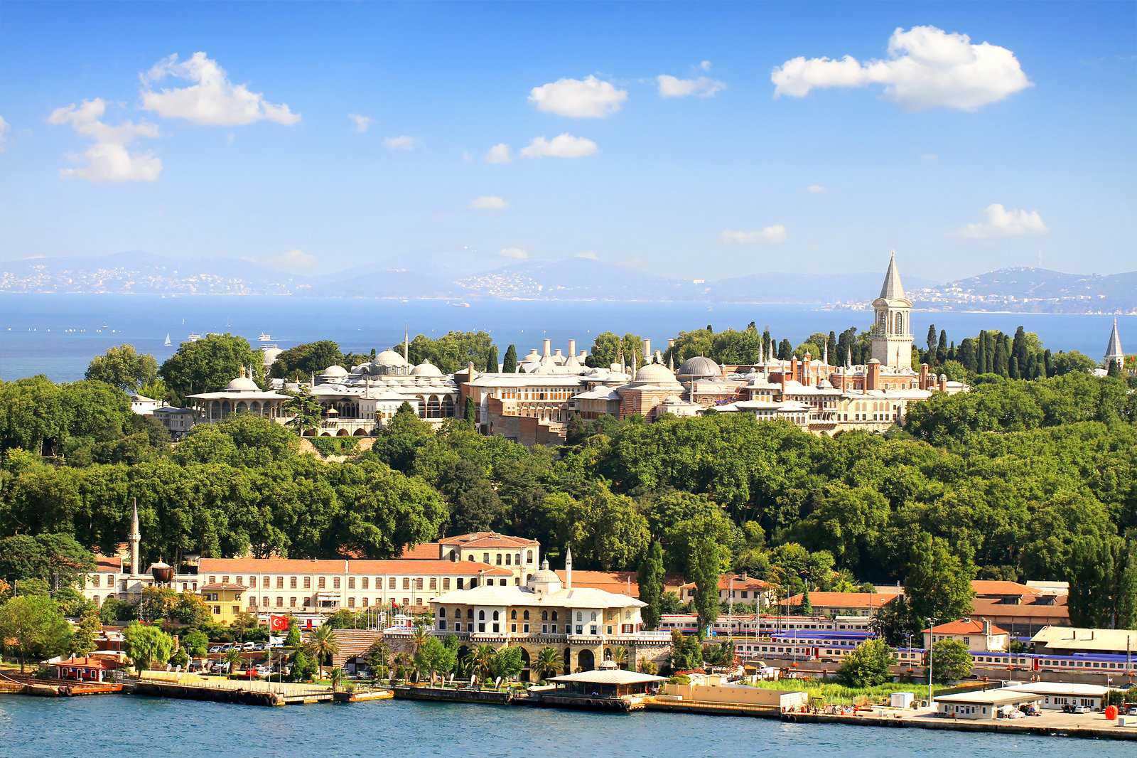 When is the best time to travel to Istanbul?