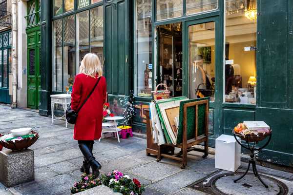 10 Great Souvenirs to Bring Back From Paris